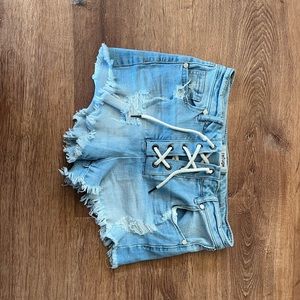 Refuge Jean shorts Tow up front